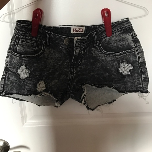 Short size 3! Worn maybe 3 times! 🌸🌺🎈 - Picture 1 of 4