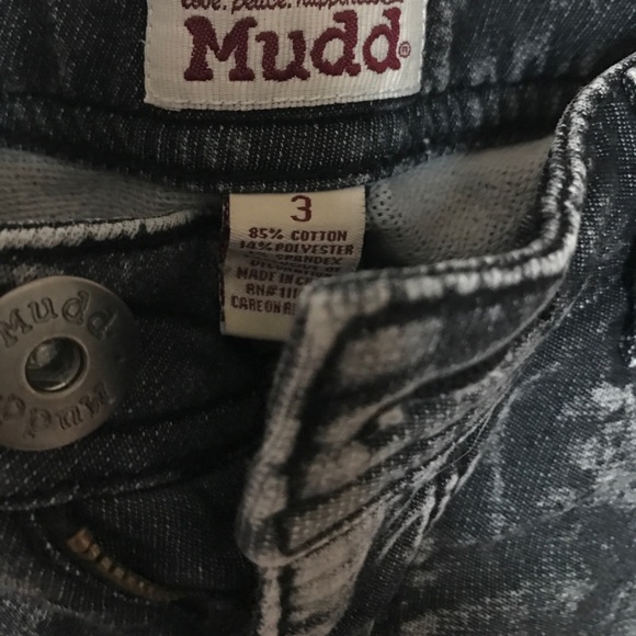 Short size 3! Worn maybe 3 times! 🌸🌺🎈 - Picture 3 of 4