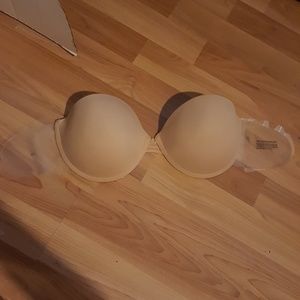 Strapless and backless DD sticky bra