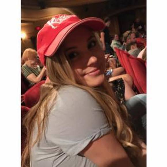 Meet your Posher, Kayla - Picture 2 of 5