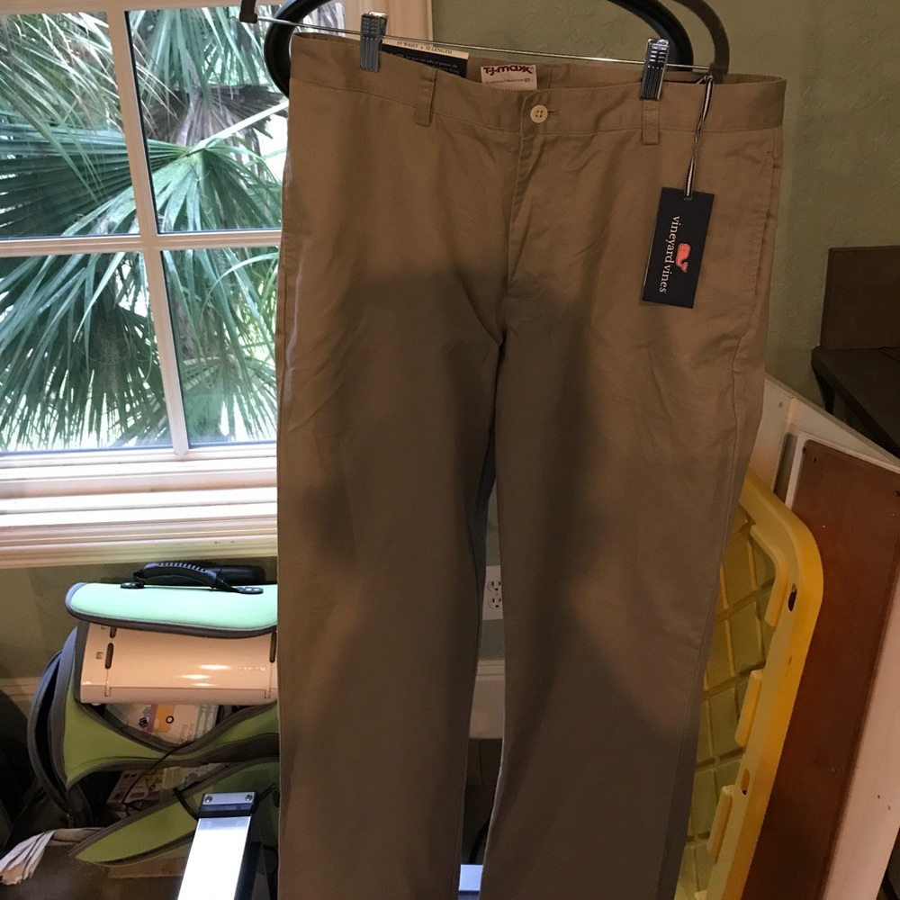 Vineyard Vines Khakis 33x32