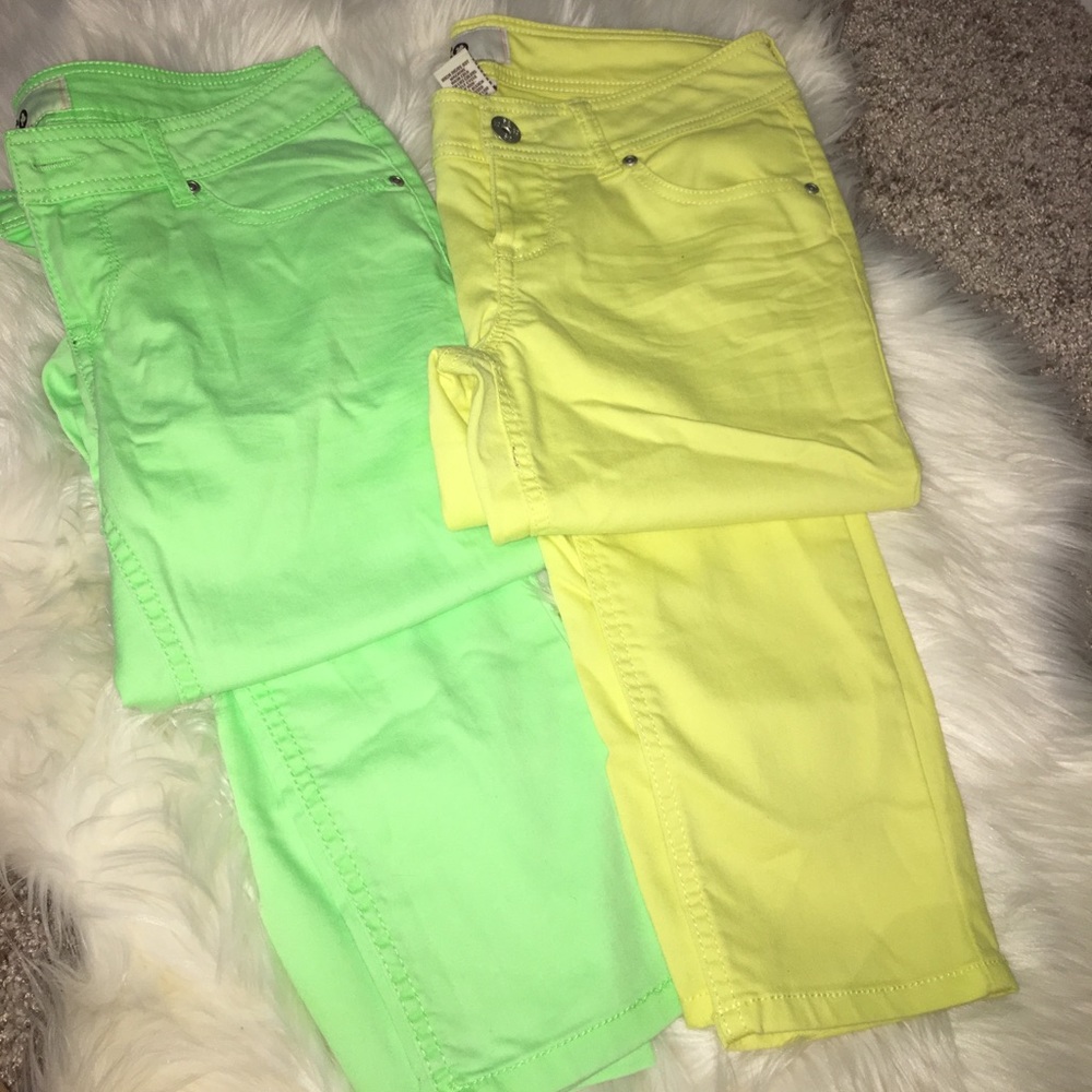 "SO" Neon capris