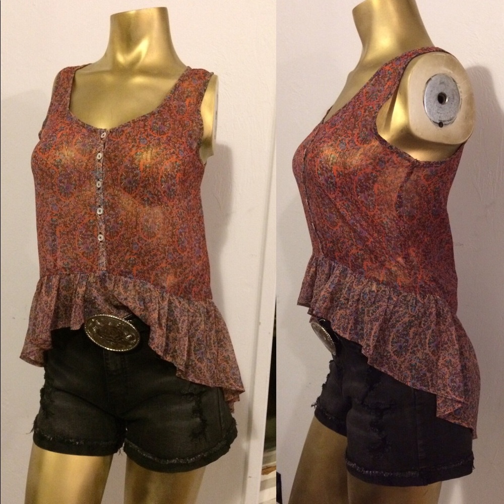 The cutest sheer hi-low tank