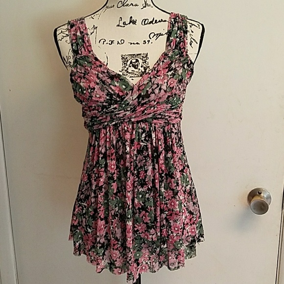 Express Tops - Pink floral Express sleeveless top