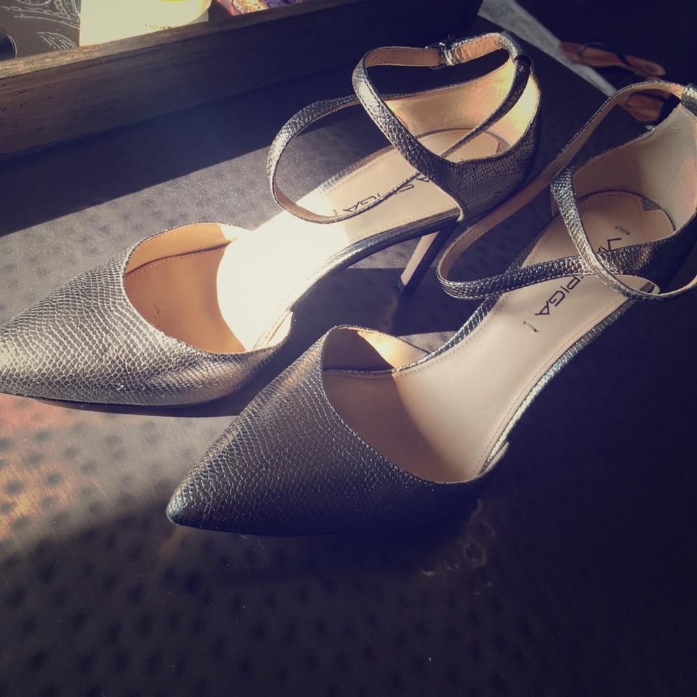 Charcoal Silver pumps