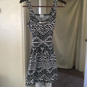 SALE ‼️Black and white, cut out back, sundress