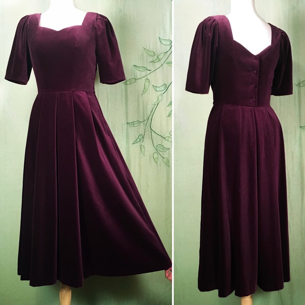 🚫SOLD🚫 Vintage Laura Ashley velvet dress