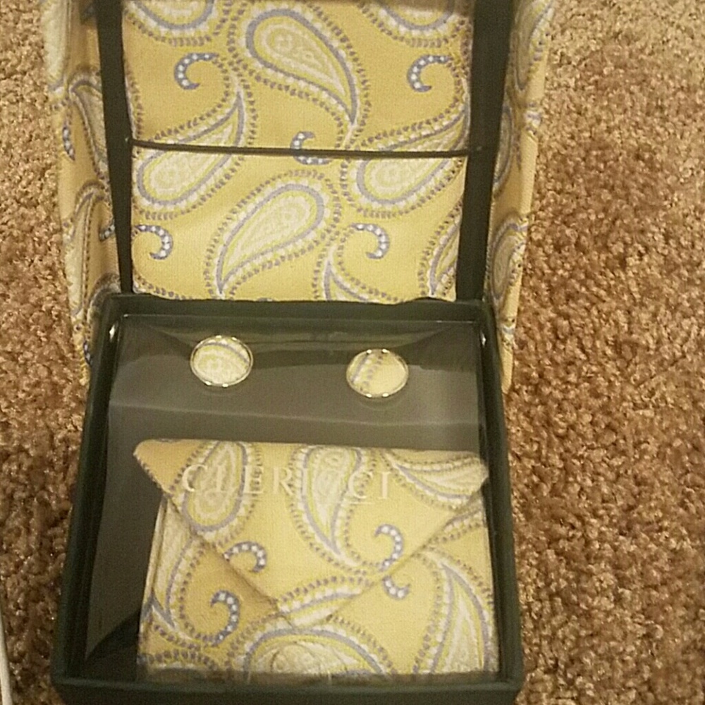 Men's Tie cufflink and handkerchief