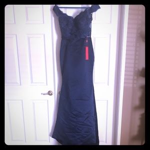 Never worn prom dress size 8- didn't fit