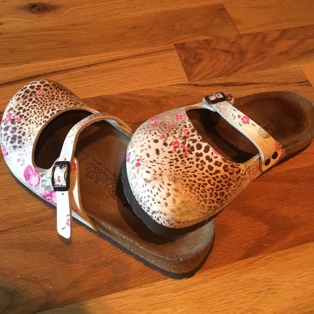 Burki's soft shoe bed, sandals