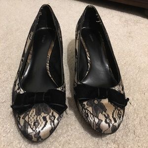 Adorable Lace Pumps!