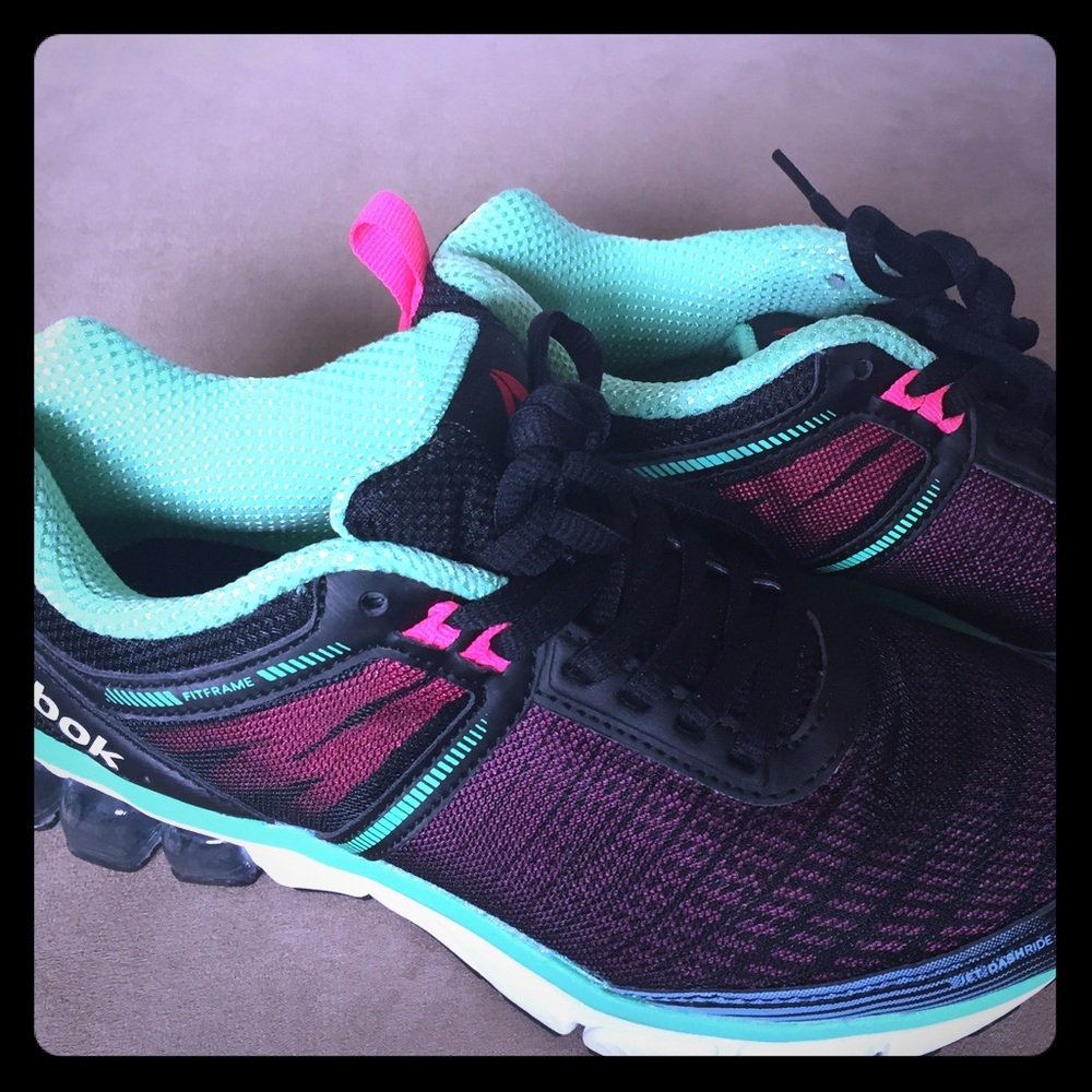 Size 5 Reebok jet dashride 2.0 running shoe