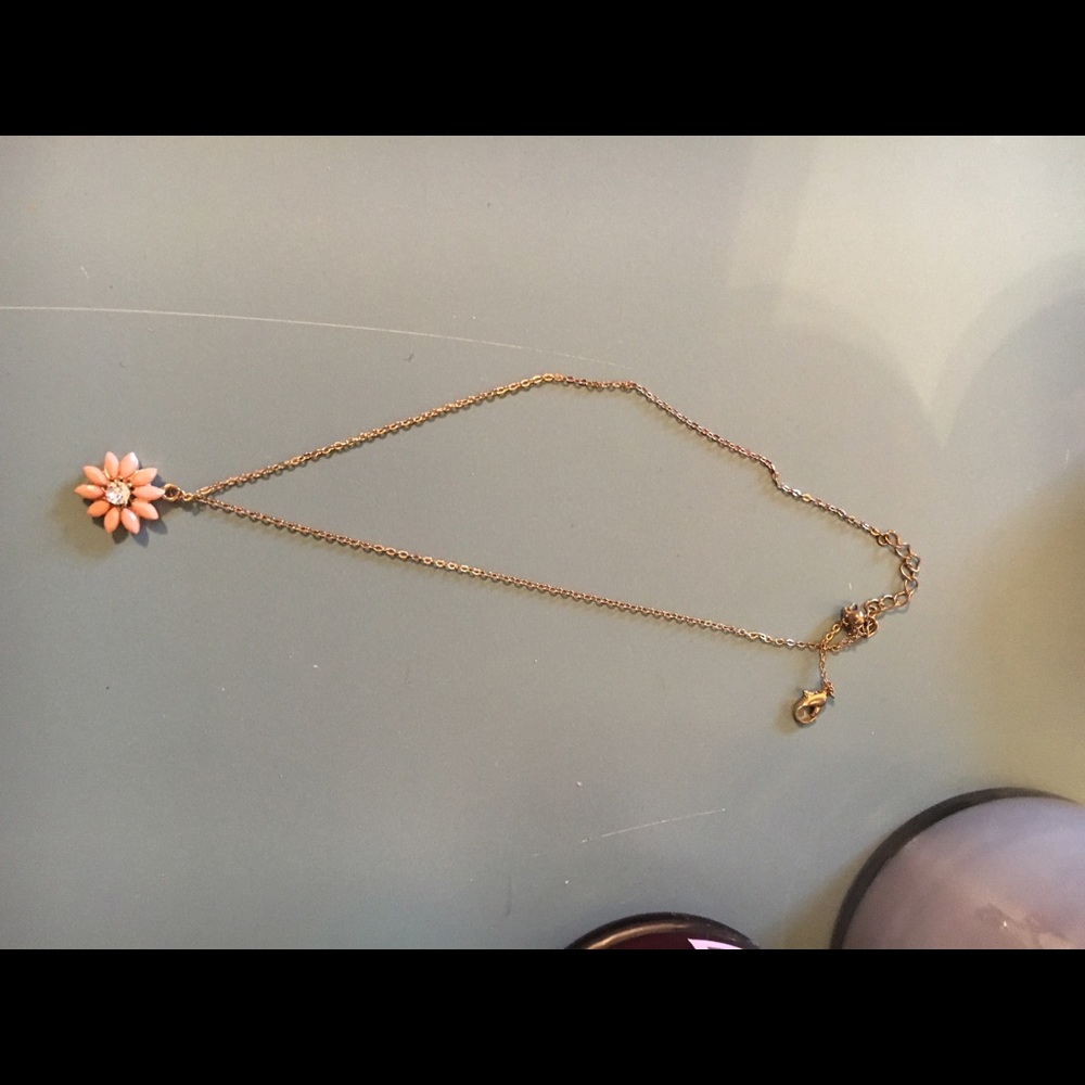 flower pendent necklace