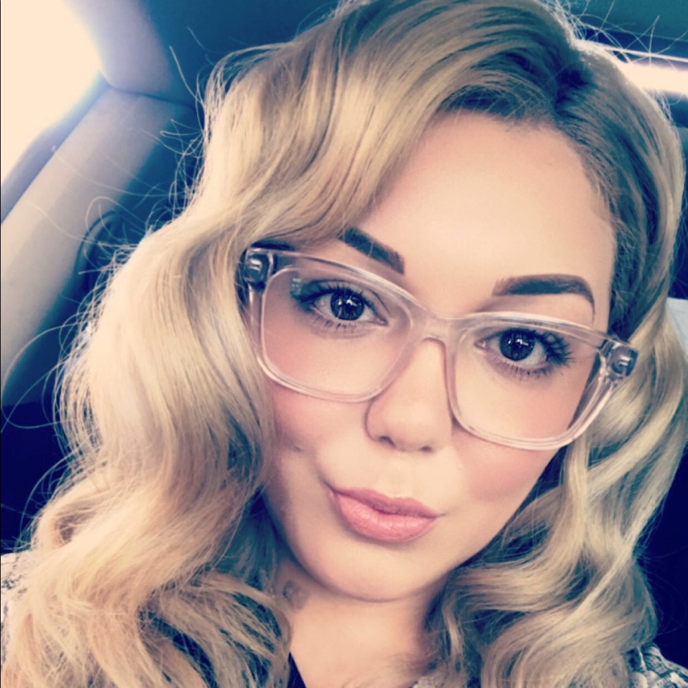 Meet your Posher, Stephanie