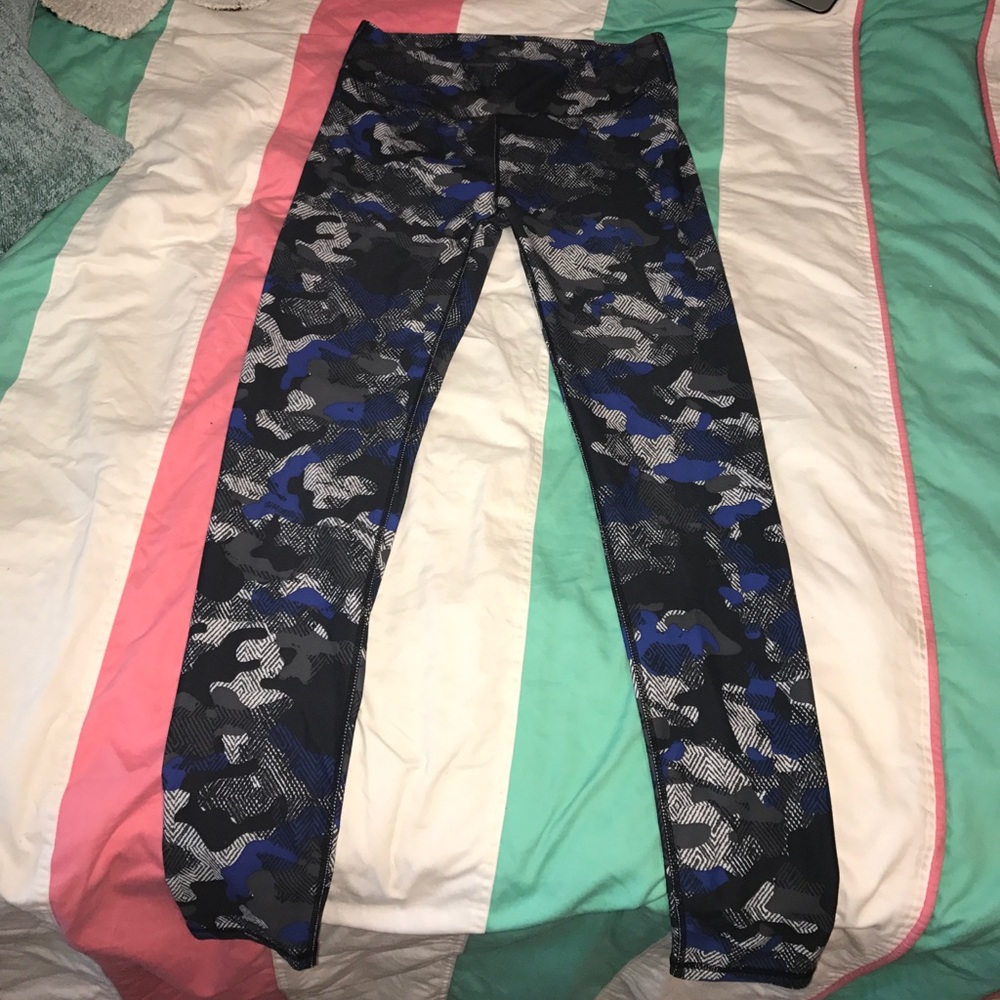 Fabletics camo style leggings 💙