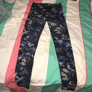 Fabletics camo style leggings 💙