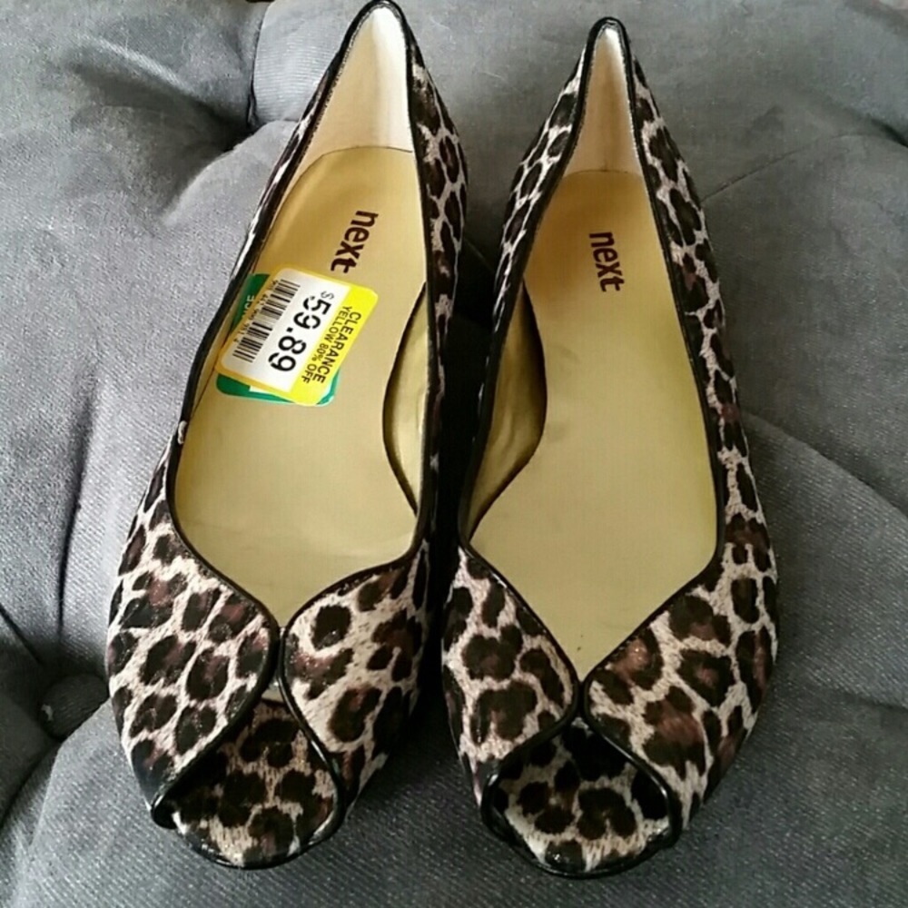 Leopard peep toe