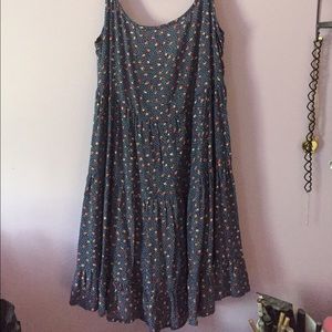 Adorable mini dress with rose buds 🌹