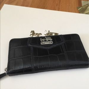 Coach accordion zip wallet in croc embossed black