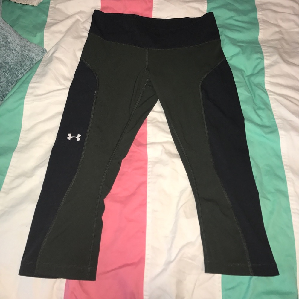 Underarmour leggings! 💚🖤