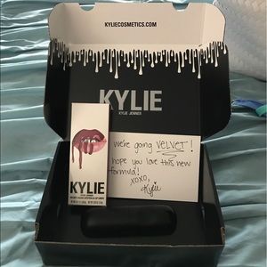 KYLIE Lip Kit in Rosie (velvet)