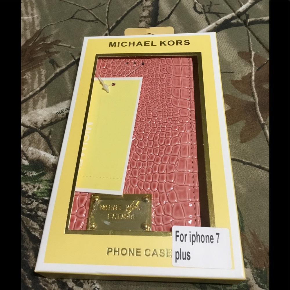 MK phone case and wallet. Snakeskin. Pink