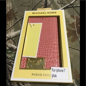 MK phone case and wallet. Snakeskin. Pink