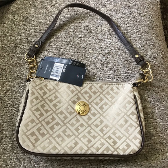 Tommy Hilfiger Handbags - Tommy Hilfiger purse