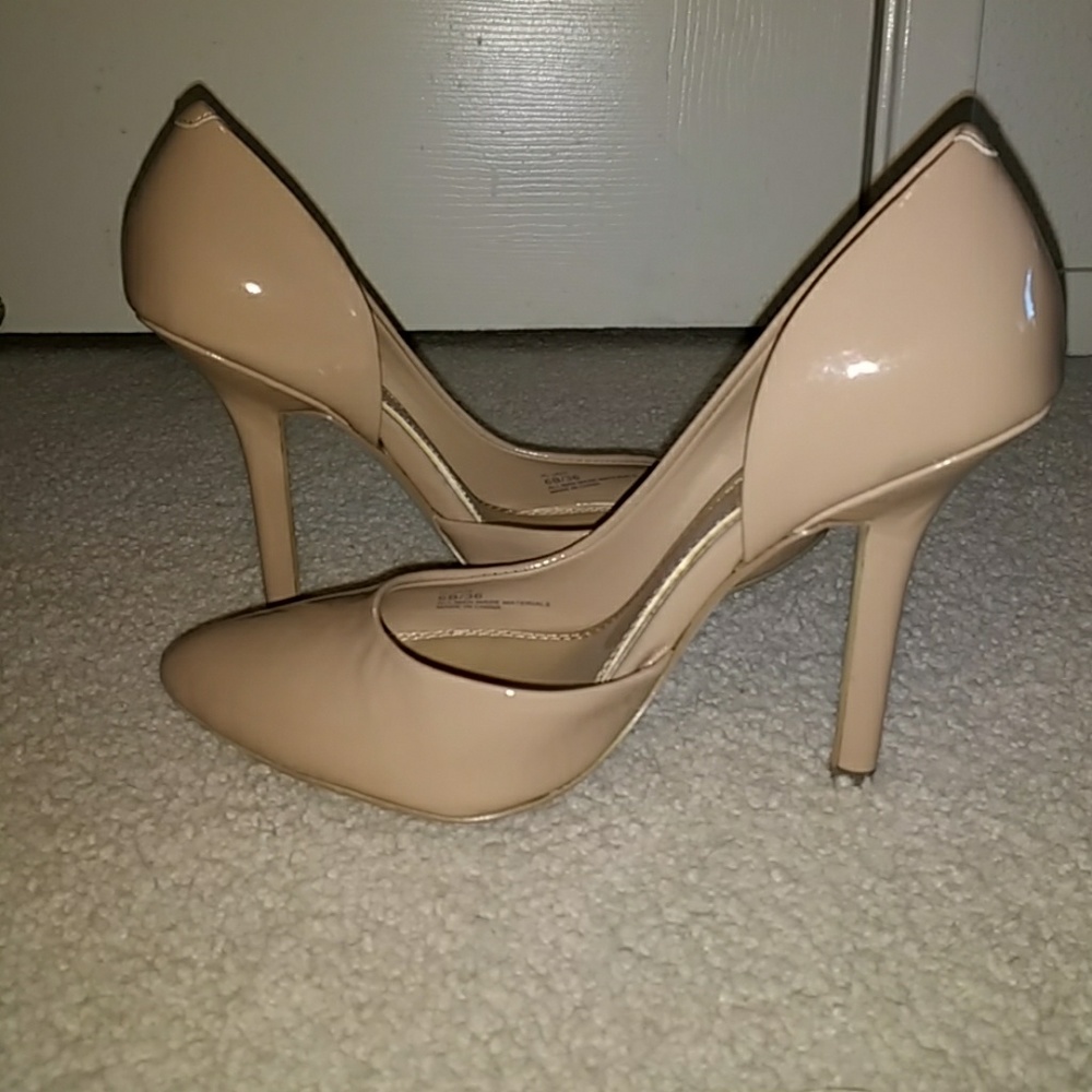 BCBG Tan heels