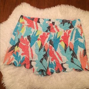 Crown & Ivy Scalloped shorts