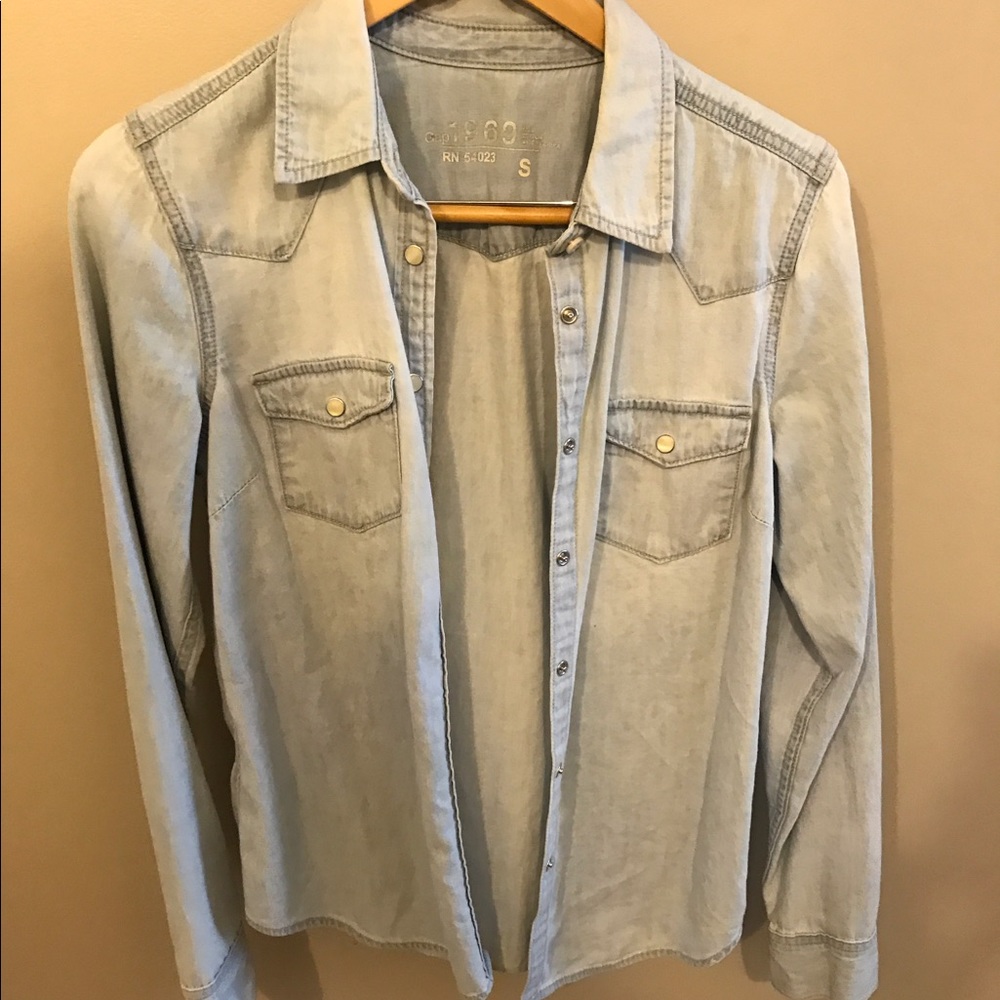 GAP long sleeve Jean button up!