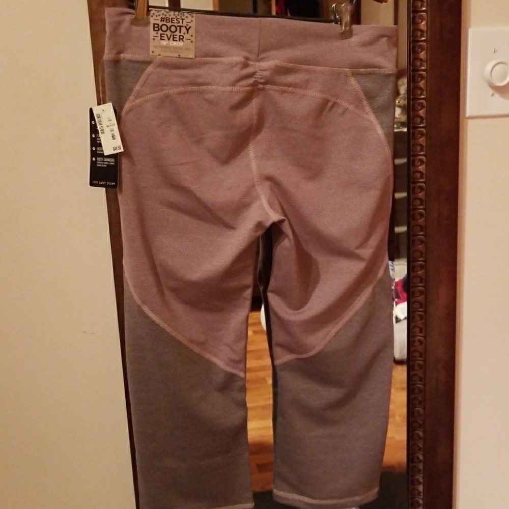 Aeropostale Best Booty Capris