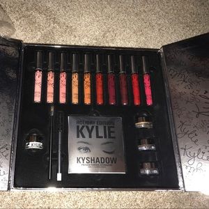 Kylie Cosmetics Holiday Edition Box