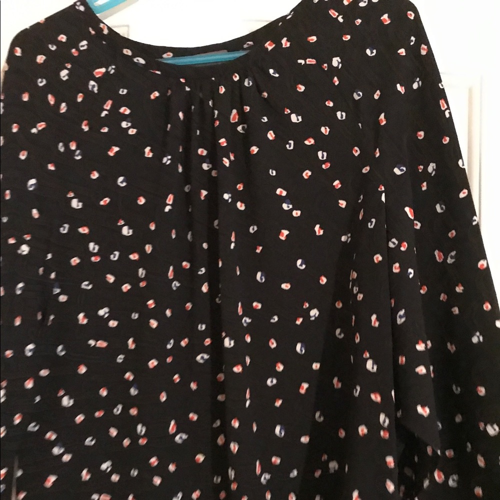 Vince Camuto kimono sleeve animal pop blouse