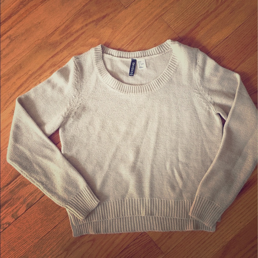 Crop style lightweight sweater