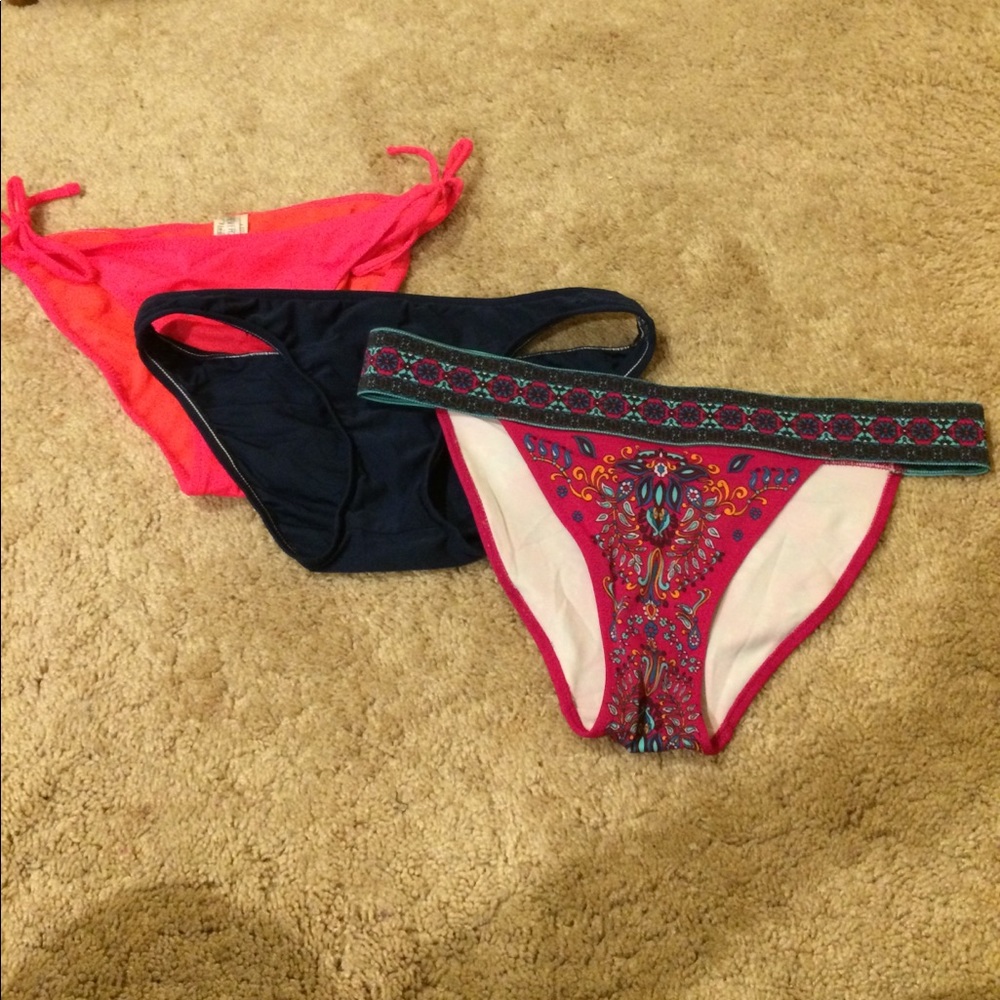 Trio of medium bathing suit bottoms!