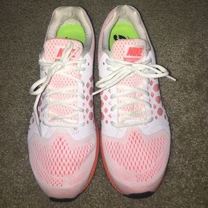 Women's nikes never worn!!