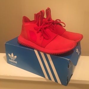 Red sneakers Adidas Tubular Defiant