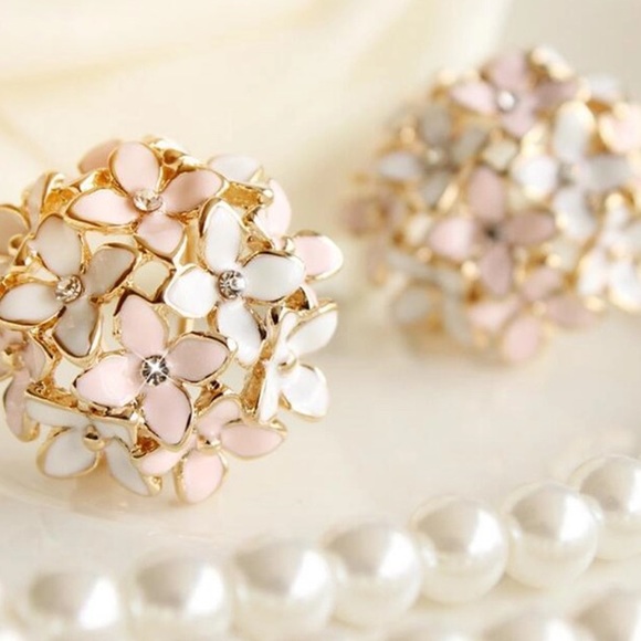 Jewelry - Floral earrings
