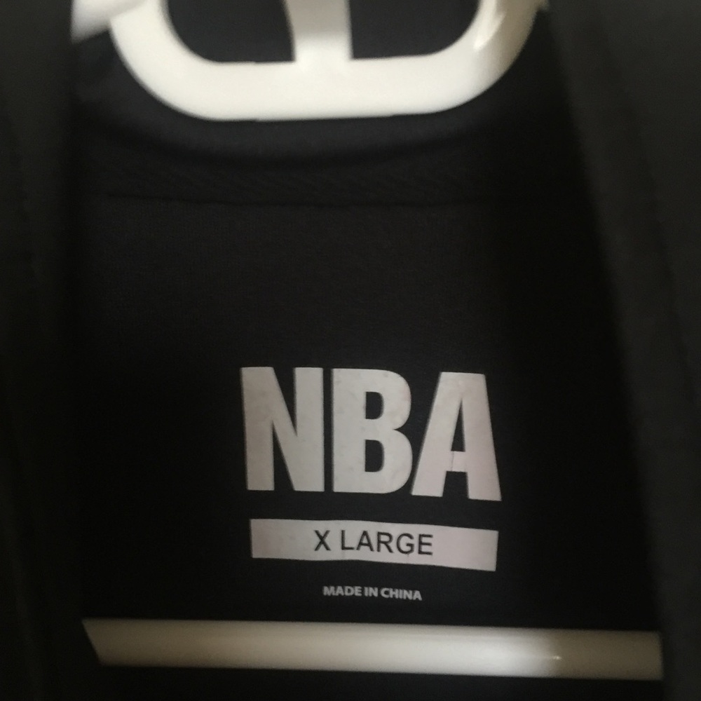 NBA sweater - Picture 2 of 3