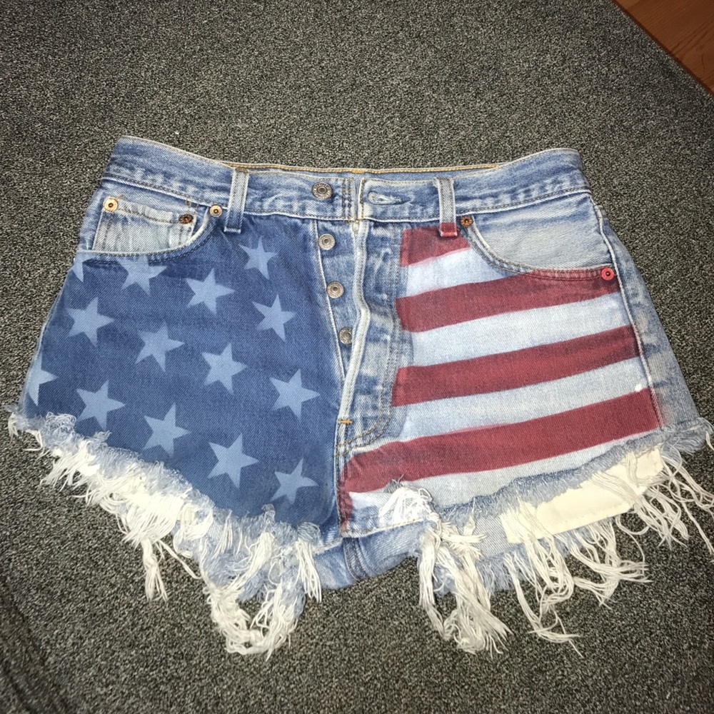 Levi high waisted distressed cutoff shorts
