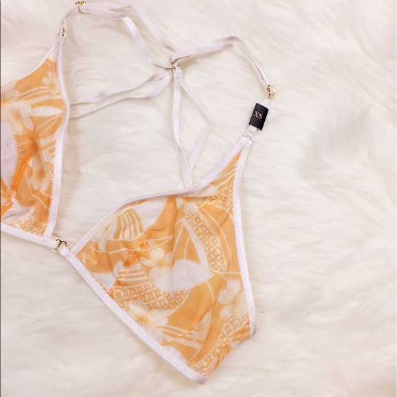 Victoria's Secret Other - Victoria's Secret Front-Close Bralette