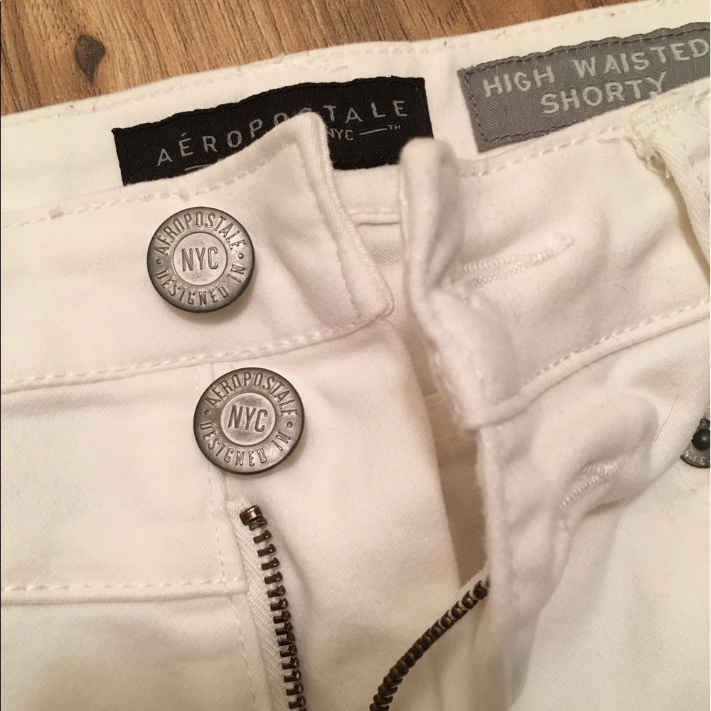 White high waisted Aeropostale shorts. Size 4