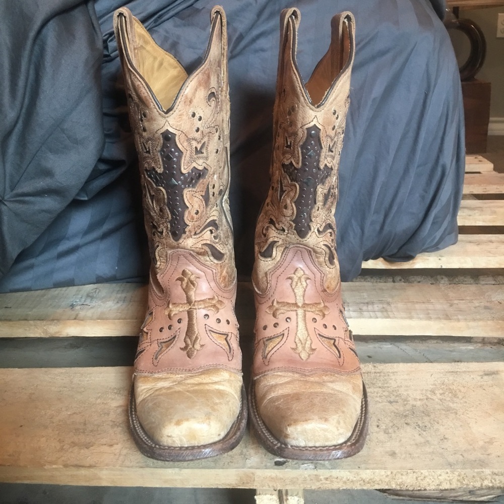 Tan Corral cowgirl boots