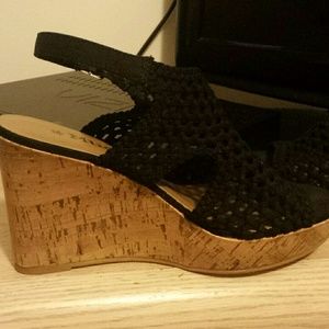 Mudd black wedges