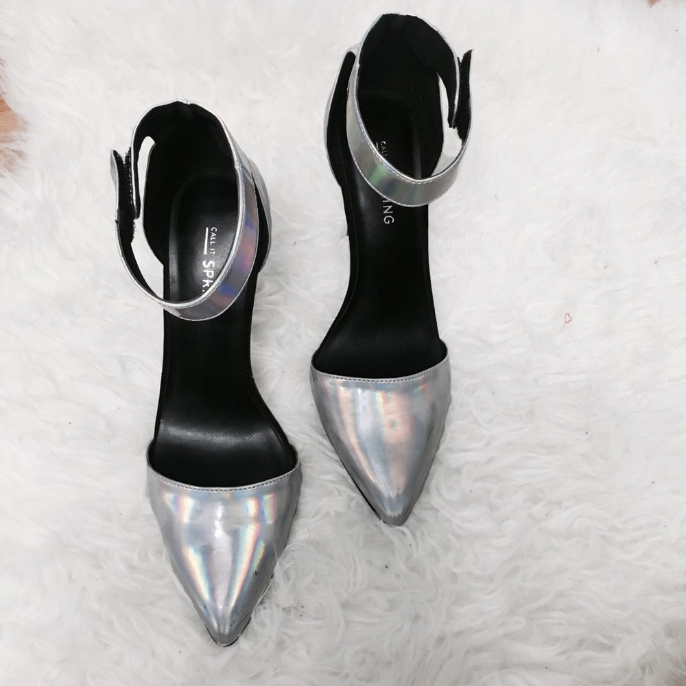 Pointy holographic heels