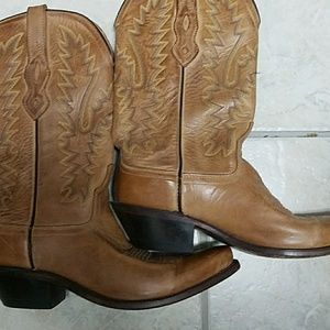 Women's cowboy boots