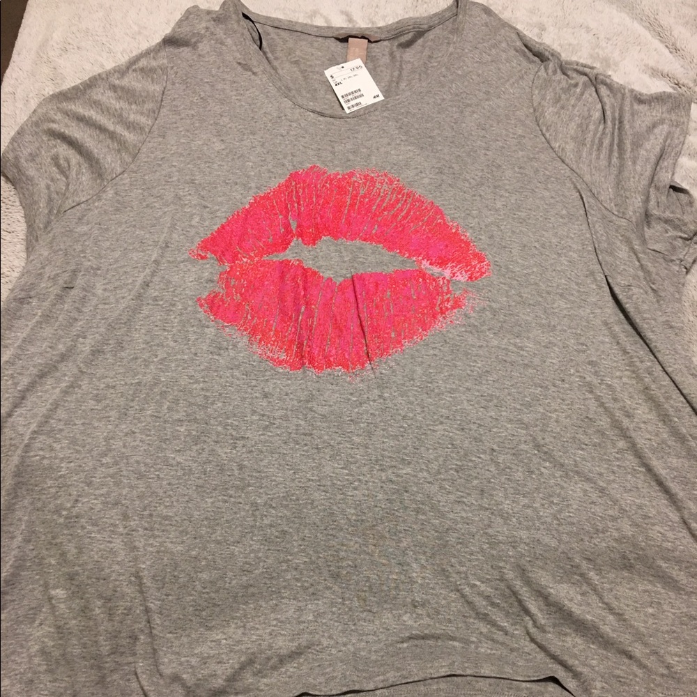 Plus size kiss print shirt