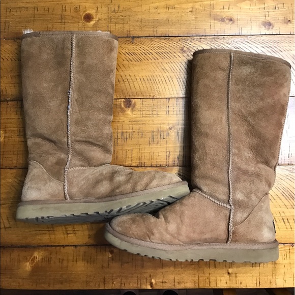 UGGS Tall chestnut boots - Picture 1 of 3