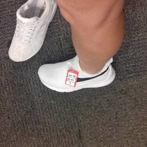 Meet your Posher, Éva